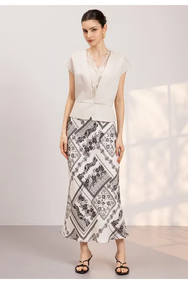 Lace Inset V-Neck Linen-Blend Buttoned Top in Linen