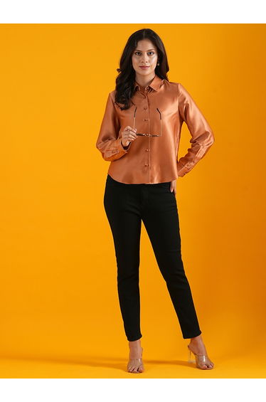 Spread Collar Curved Hem Buttoned Shirt