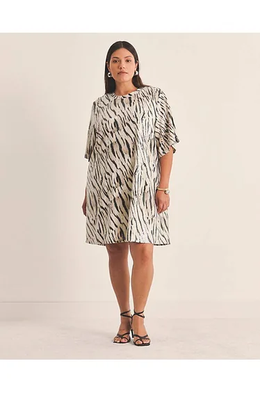 فستان تيشيرت بطبعة زيبرا مزين بالترتر