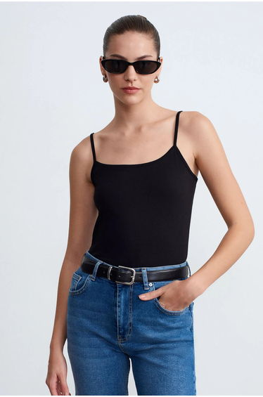 DILVIN Slim-fit Sleeveless Square-neck Blouse