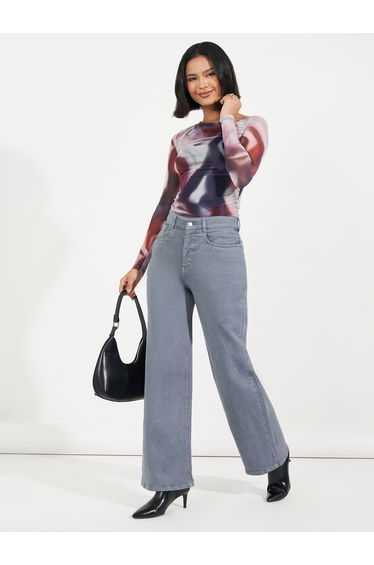High Rise Flared Jeans with Pockets