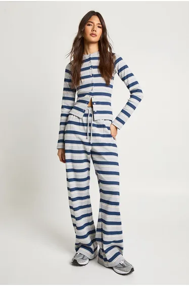 بنطلون بأرجل مستقيمة مخطط - رمادي