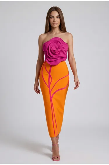 فستان ماتينو متعدد الالوان بقصة مستقيمة بلا أكتاف بطبعة أزهار