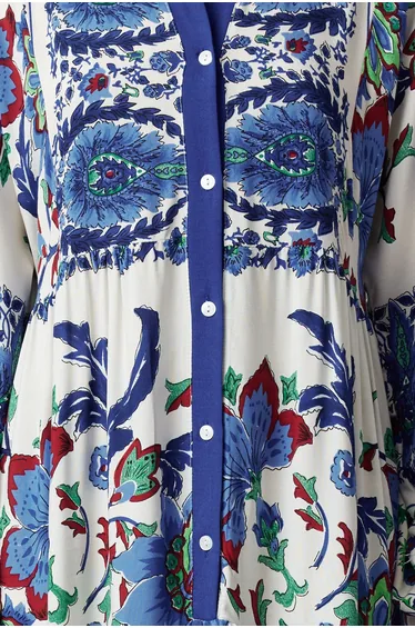 فستان بطبعة أزهار