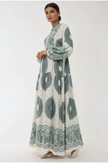 فستان ماكسي بأكمام طويلة بطبعة
