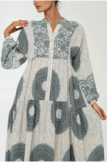 فستان ماكسي بأكمام طويلة بطبعة