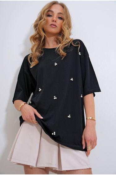 Women Black Crew Neck Oversize Pearl and Stone Embroidered T-Shirt