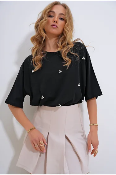 تيشيرت اسود بتطريز