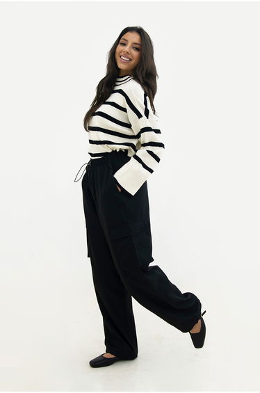 Black cargo pants with pocket