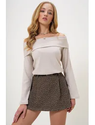Women's Stone Madonna Collar Interlock Fabric Top - 3