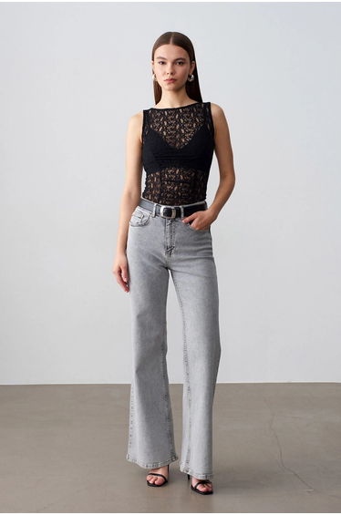 DILVIN Fitted Lace Sleeveless Blouse