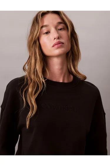 سويتشيرت كالفن كلاين أسود بأكمام طويلة