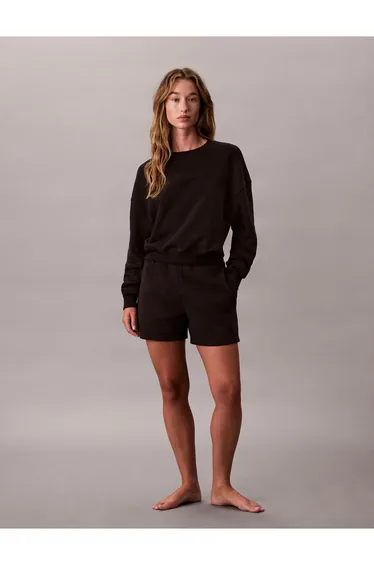 سويتشيرت كالفن كلاين أسود بأكمام طويلة