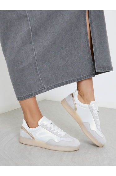 Women Textured Contrast Panel Sneakers