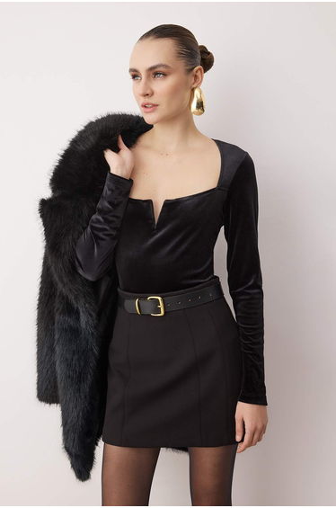 Black Plain Square Collar Long Knitted Velvet Body