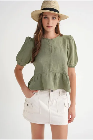 بلوزة موسلين بياقة دائرية بأزرار إغلاق