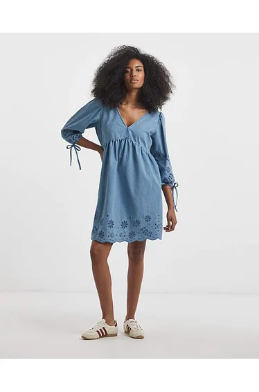 فستان دينيم بتخريم - أزرق