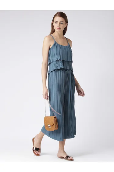 توب قطن رمادي بكسرات بلا أكمام