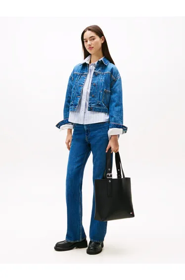 حقيبة كتف تومي هيلفيغر باللون الأسود