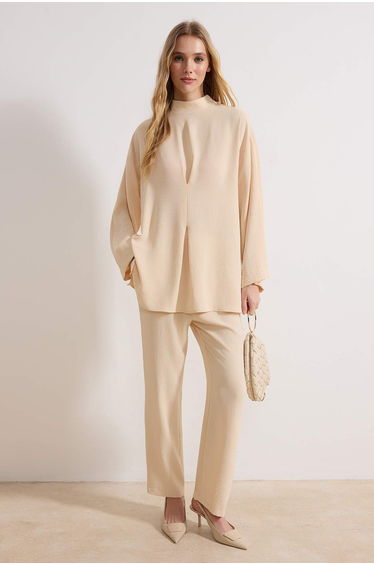 Stone Collar Detailed Woven Aerobin Lower Upper Set