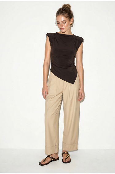 LUCCI Sleeveless Boat Neck Blouse
