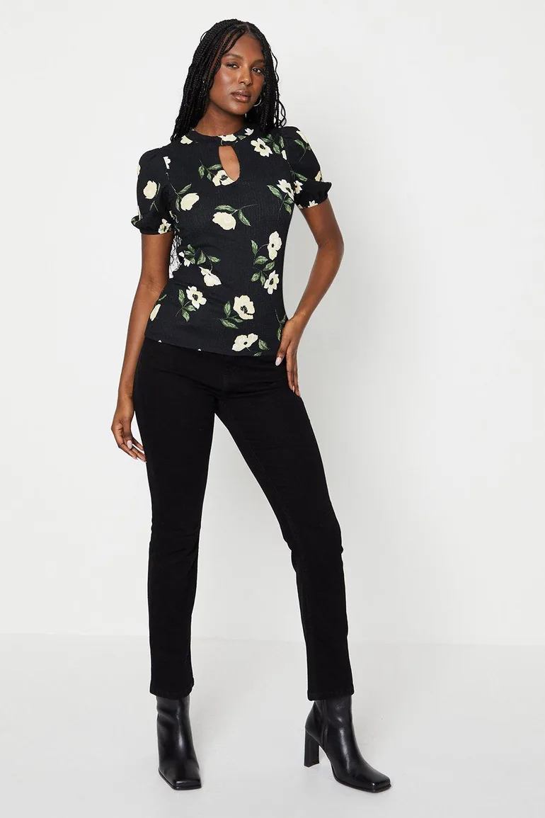 Keyhole Neck With Puff Sleeve - 1