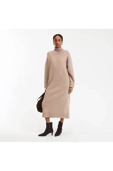 فستان سويتر محبوك بياقة عالية