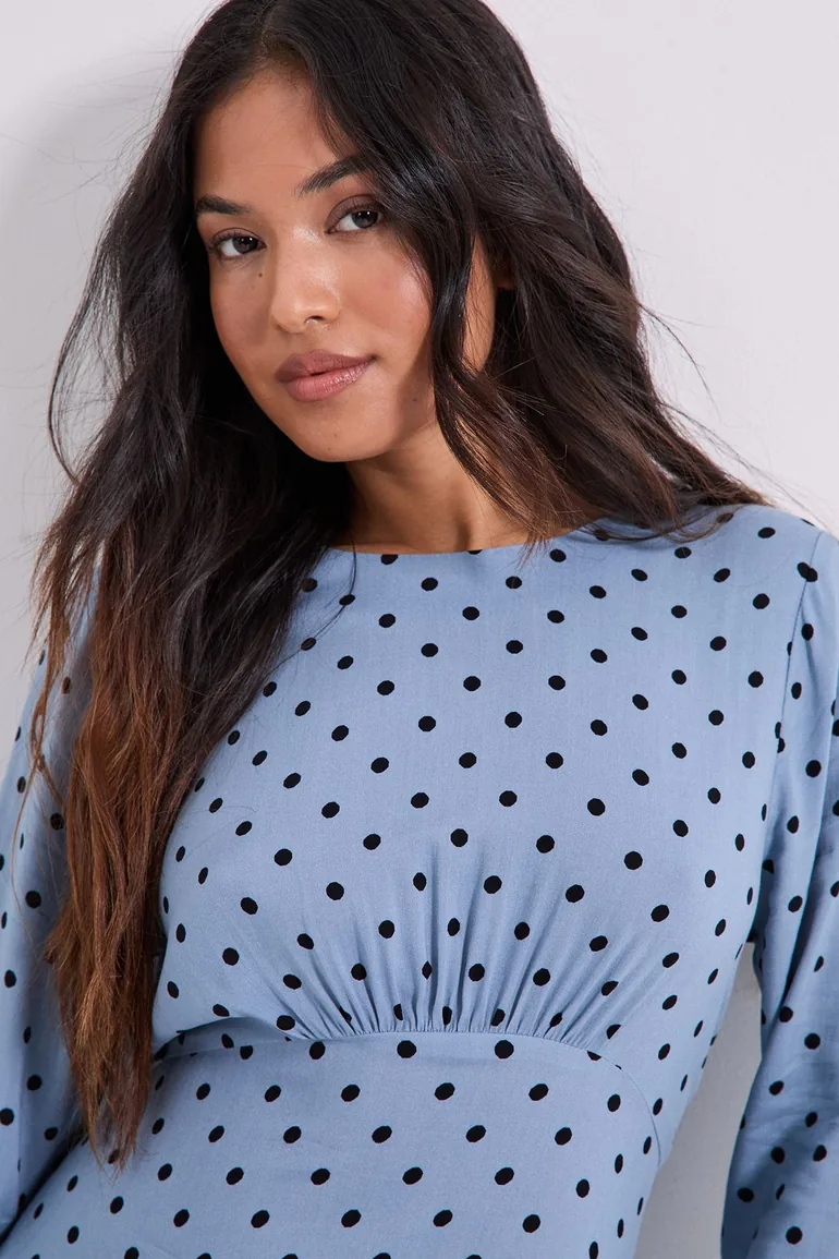 Petite Blue Spot Frill Sleeve Ruffle Detail Printed Midi Dress Dorothy  Perkins Multicolour : Dresses : VogaCloset Oman