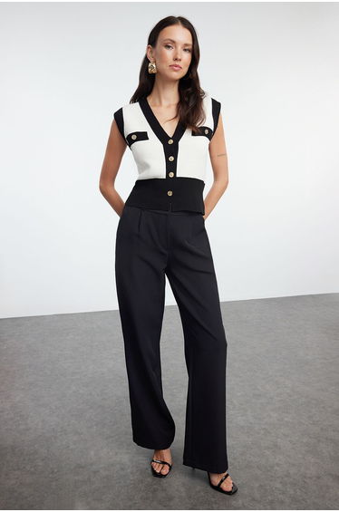 Ecru Pocket Detailed V-Neck Fitted Vest