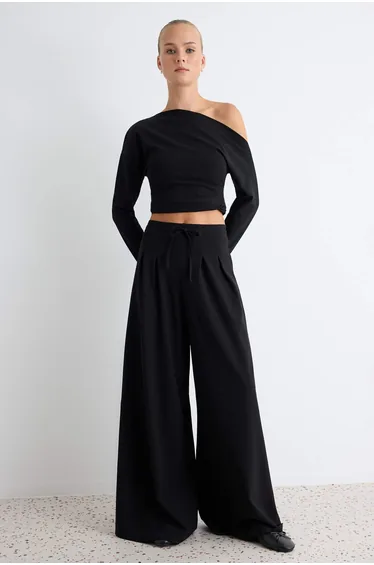 Black Extra Wide Wide Leg Regular Waist Wide Leg Regular Scuba Crepe Knitted Trousers