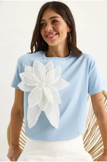 LUCCI Floral Print Crew Neck T-Shirt with Accessory Detail
