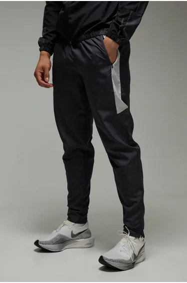 Man Active Lightweight Tapered Jogger - charcoal