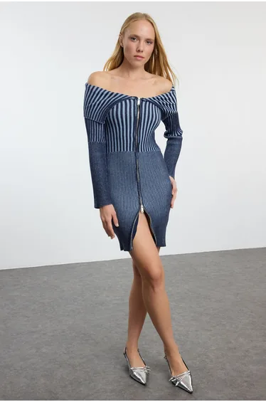 فستان حفلة كحلي قصير بقصة ضيقة بلا أكتاف