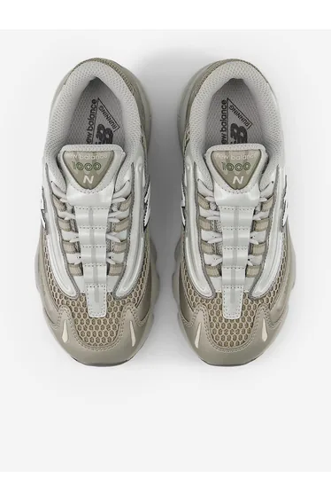 بوت رياضة أطفال لون بيج