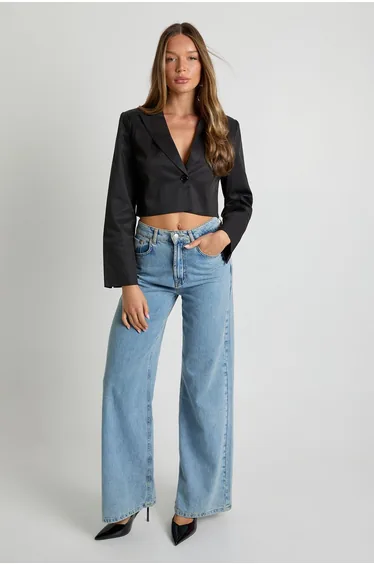 Boxy Crop Blazer - black