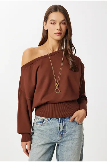 سويتر محبوك مضلع بياقة غير متناظرة