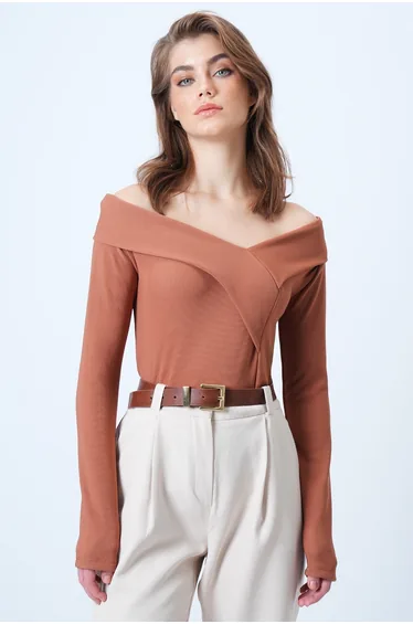 Women's cinnamon brown wide neck ottoban