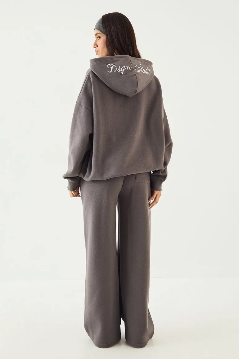 بدلة رياضة بهودي بشعار مطرز - رمادي - 1