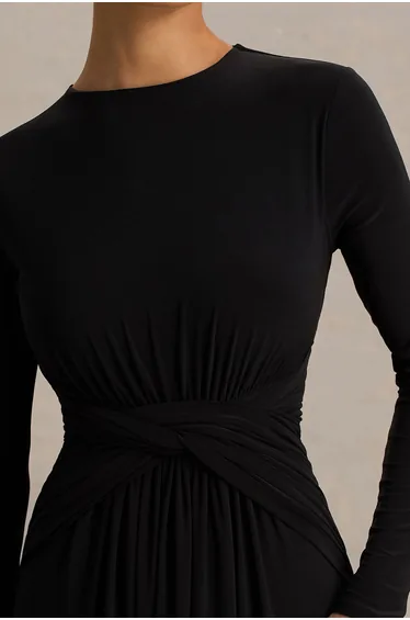 فستان ماكسي مزموم بياقة عالية - أسود