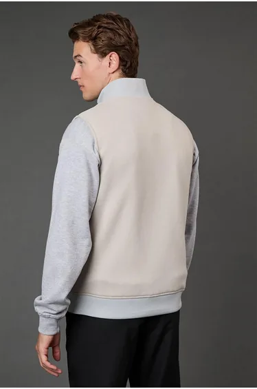 فيست بيرتن باللون الرمادي