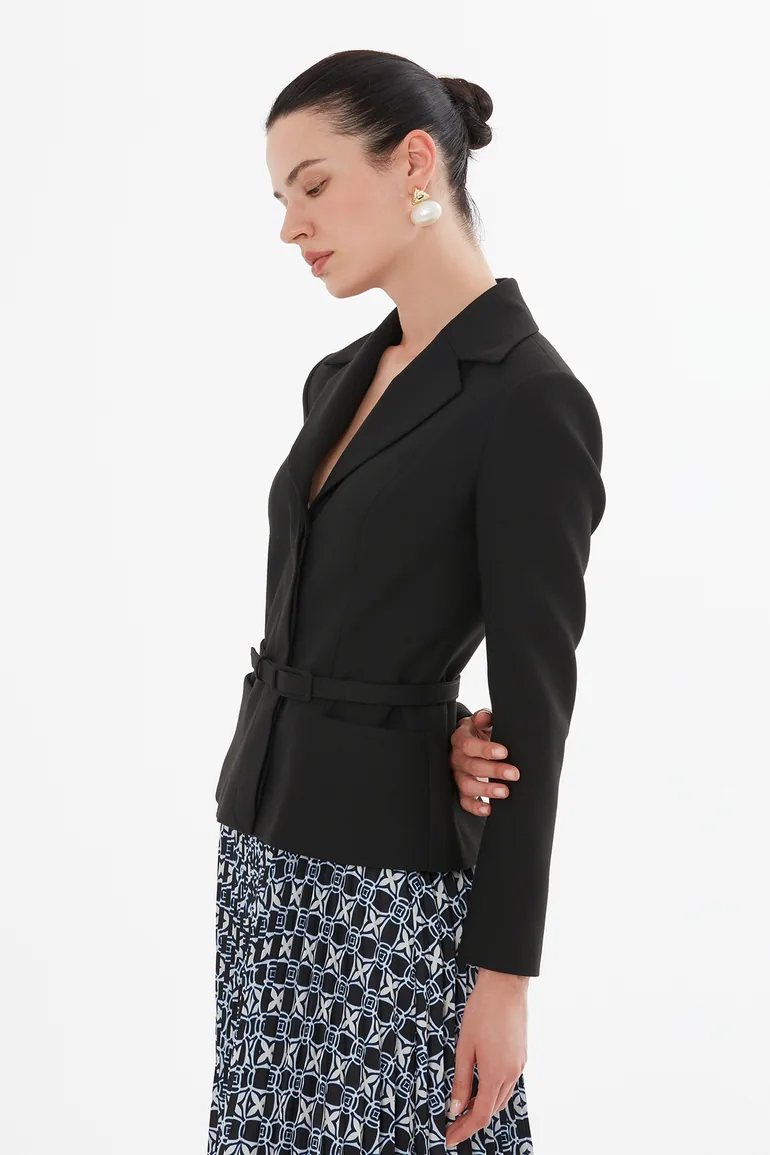 طقم بليزر بحزام بجيوب بحواف بطيات - 2