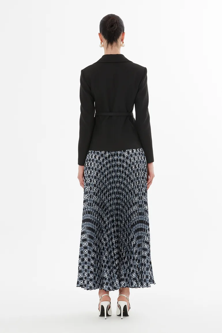 طقم بليزر بحزام بجيوب بحواف بطيات - 3