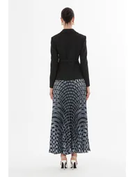 طقم بليزر بحزام بجيوب بحواف بطيات - 3