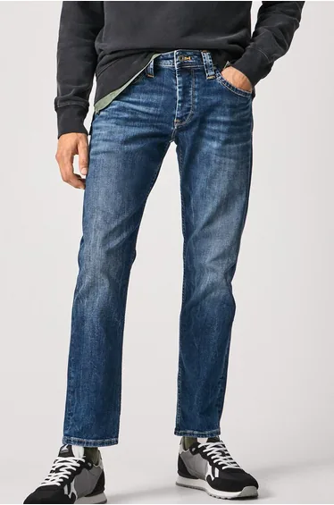 Cash Stretch Straight Jeans in Mid Rise