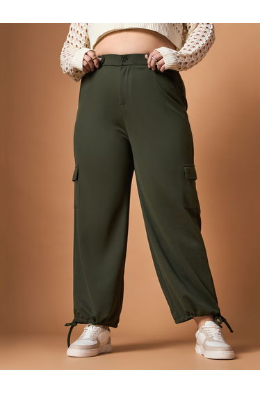 Plus Size Solid Mid Rise Cargo Pants