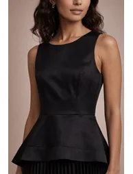 Designer sleeveless dress with fitted waist and pleated skirt - 5