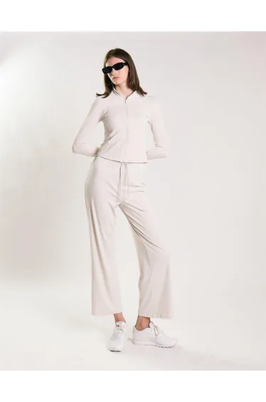 Agon Women's Cream Zip Up Jacket