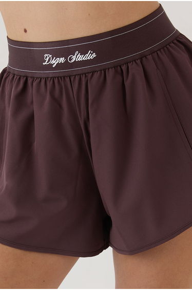 DSGN Studio Elasticate Waist Loose Fit Woven Short - chocolate product thumbnail 4