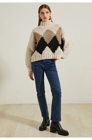 Color Blocked Diamond Chunky Hand Knit Sweater