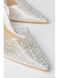 حذاء كعب عالي باللون الأبيض - 3